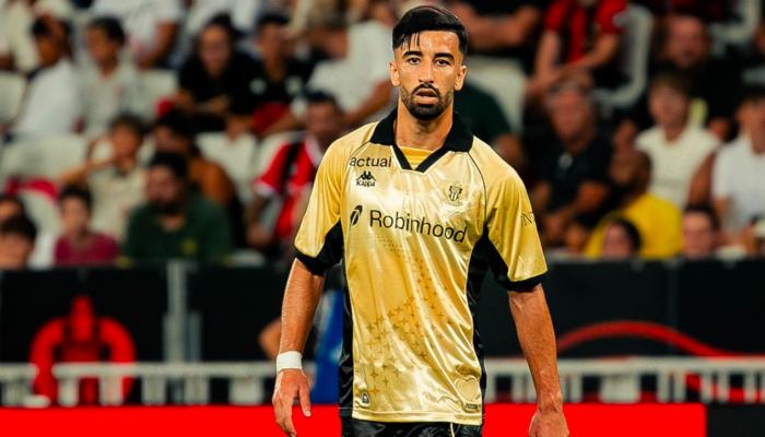 ليكيب تفتح النار على الجزائري عمورة بعد ظهوره مع نيس