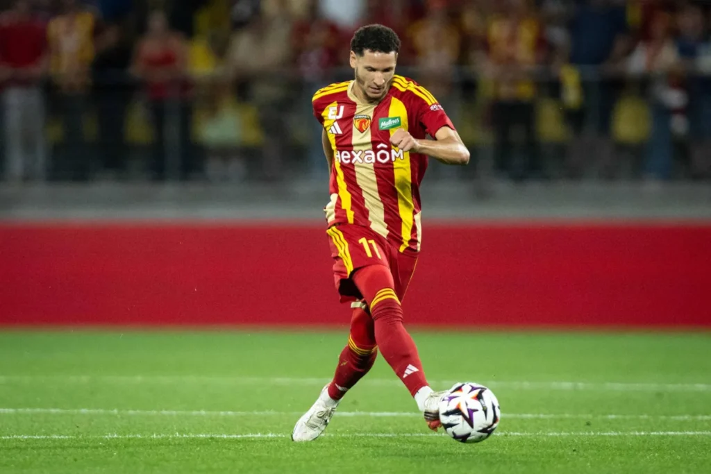 إصابة بن طالب تمنح لاعب لومان الفرنسي فرصة الظهور الأول مع منتخب الجزائر