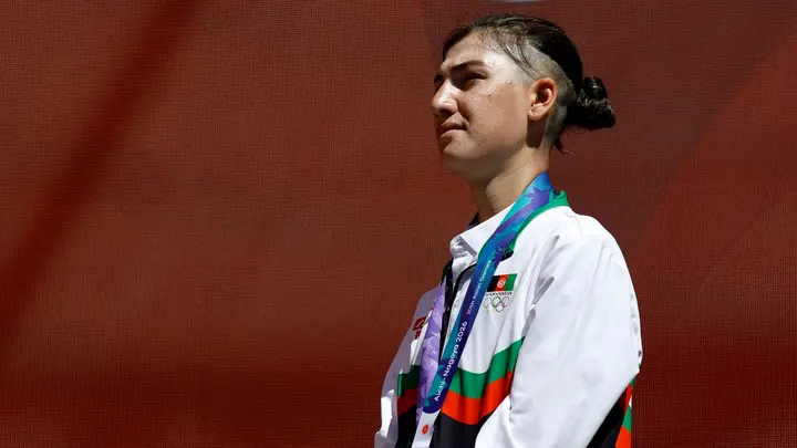 من التنكر بزي رجل إلى فضية آسياد 2026.. فاريبا هاشمي تكتب قصة ملهمة