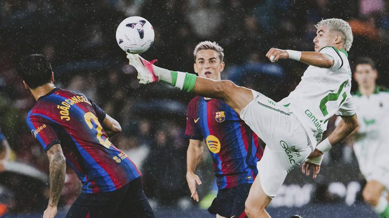 برشلونة يمطر شباك راسينغ سانتاندير بسباعية والزابيري يواصل التألق