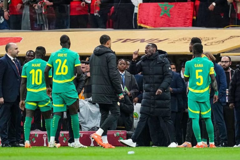 وليد الركراكي يعلق على جدل نهائي كأس أفريقيا