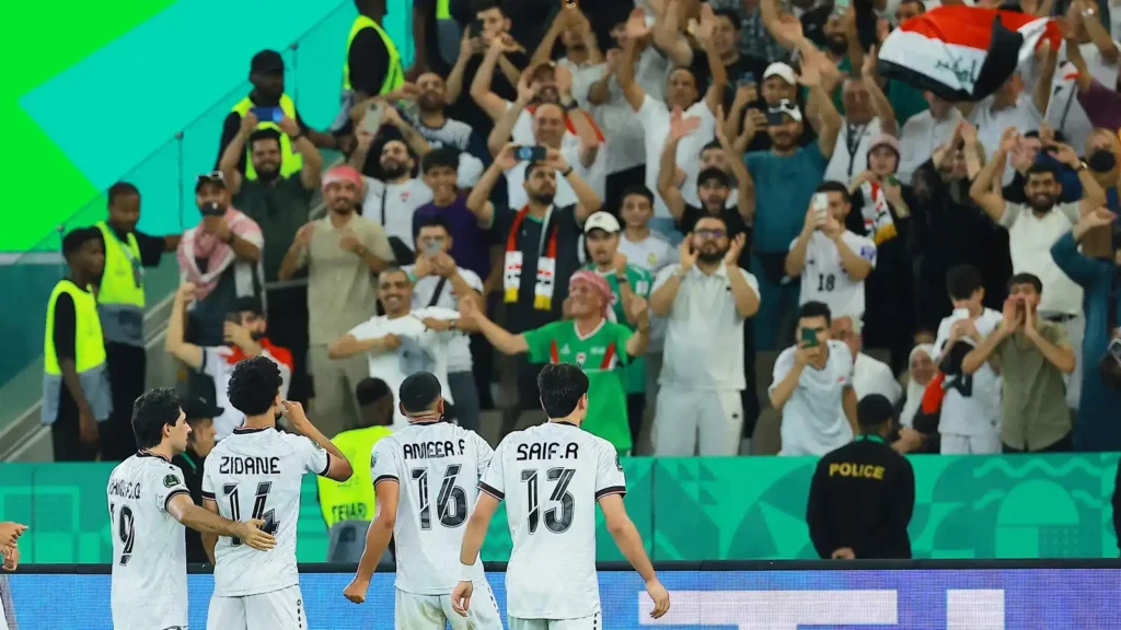 بعد مشادة العراق والكويت.. أيمن حسين ينهي أزمة نجمي المنتخبين العربيين
