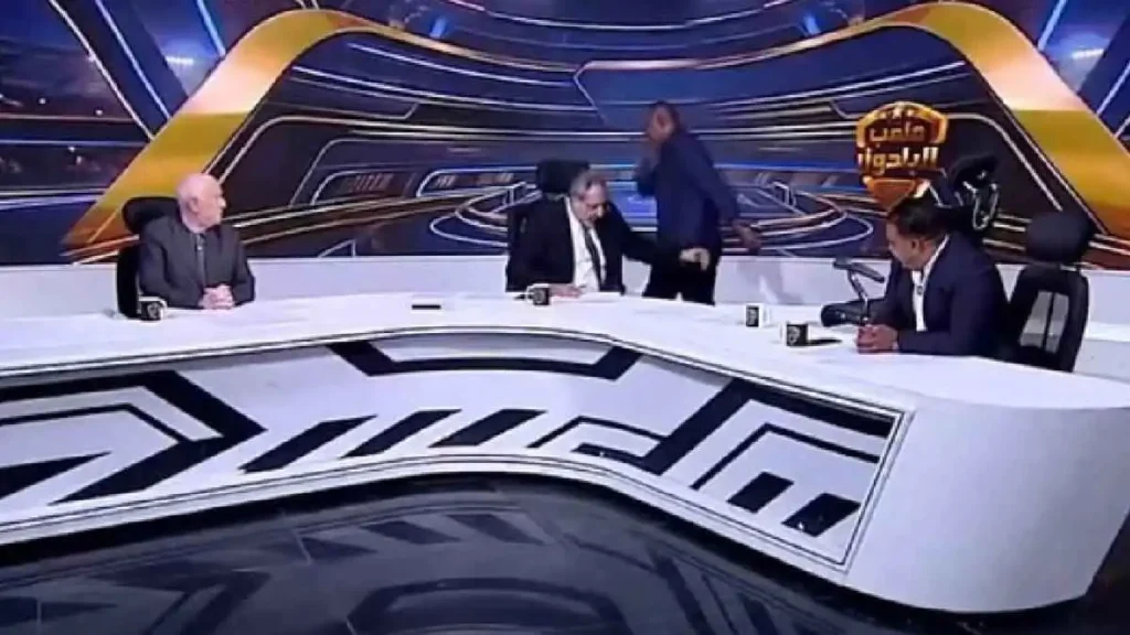 مشادة ساخنة على الهواء.. وانسحاب نجم الأهلي المصري من الاستوديو