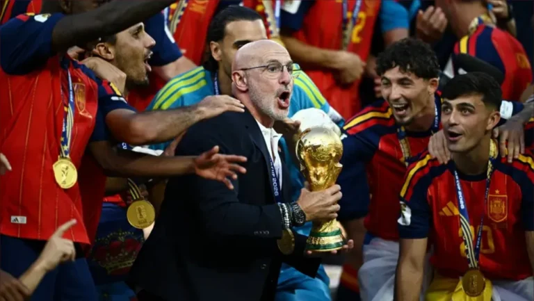 رغم اعتماده على 7 من لاعبيه.. دي لا فوينتي يفاجئ برشلونة بتصريح مثير