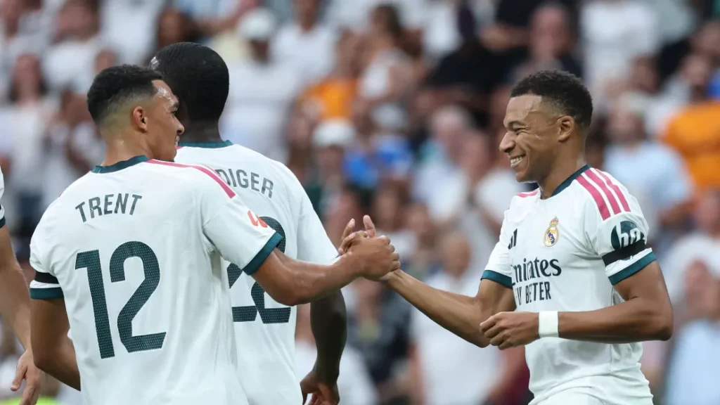 مورينيو يستدعي موهبة جديدة لقائمة ريال مدريد أمام بيتيس