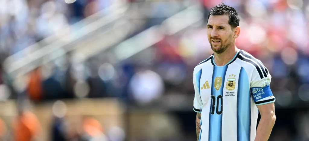 سكالوني يختار قائد منتخب الأرجنتين الجديد بدل ميسي