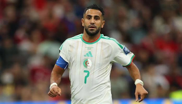 رياض محرز يحدد وجهته الجديدة بعد رحيله عن الأهلي