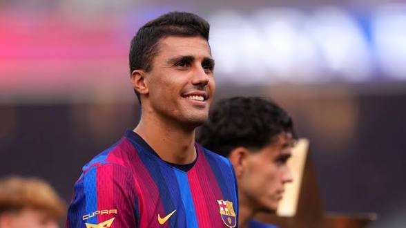 رودري يتمنى تناول العشاء مع أسطورة ريال مدريد