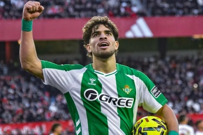 الزلزولي خارج قائمة ريال بيتيس لمواجهة ريال مدريد