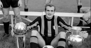 وفاة أسطورة إنتر ميلانو ساندرو ماتسولا عن عمر 83 عاماً