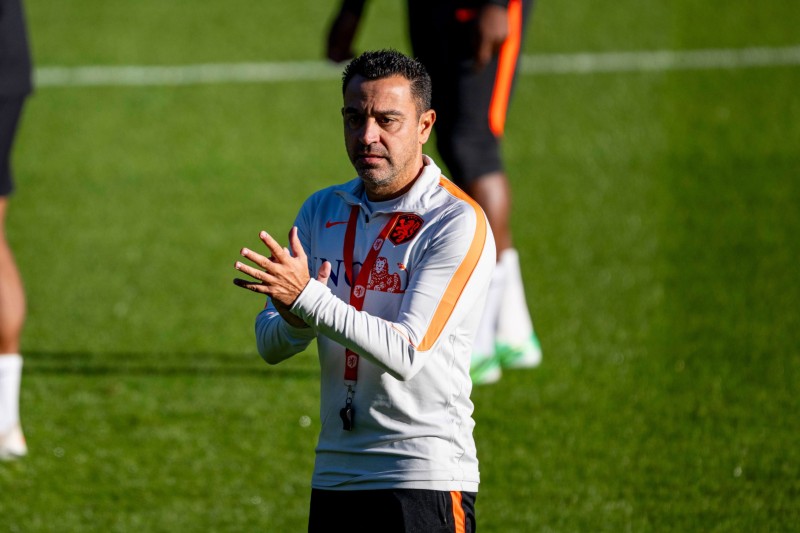 قبل مواجهة ألمانيا.. تشافي يحدد ملامح أسلوبه مع منتخب هولندا
