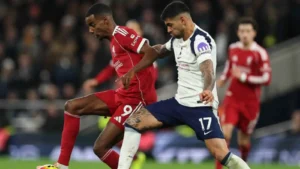 ضربة مزدوجة تضرب ليفربول قبل قمة مانشستر سيتي في الدوري الإنجليزي