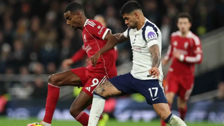 ضربة مزدوجة تضرب ليفربول قبل قمة مانشستر سيتي في الدوري الإنجليزي