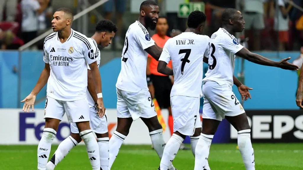 نجم ريال مدريد يثير الجدل بتصرف خارج الملعب