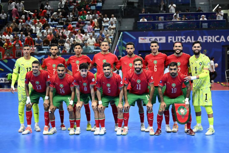 الكاف تشيد بأسود القاعة و تألق الرايس الفنّي