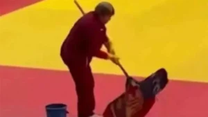 واقعة غريبة في كازاخستان تستنفر جماهير برشلونة.. شعار النادي الكتالوني في مشهد مثير