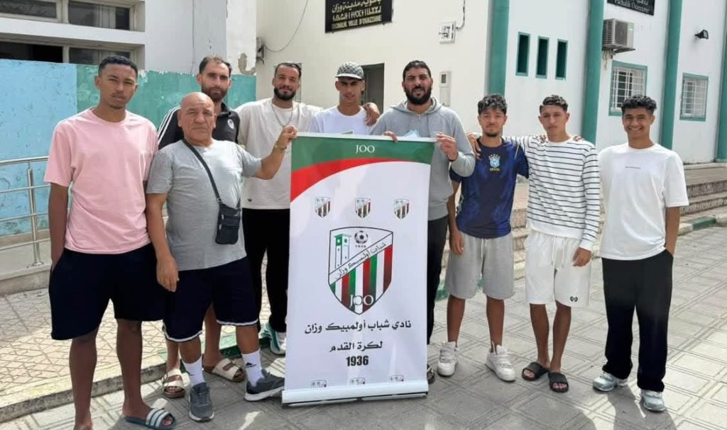 شباب أولمبيك وزان يحتج أمام باشوية المدينة ويطالب بحلول عاجلة لوضعية الفريق