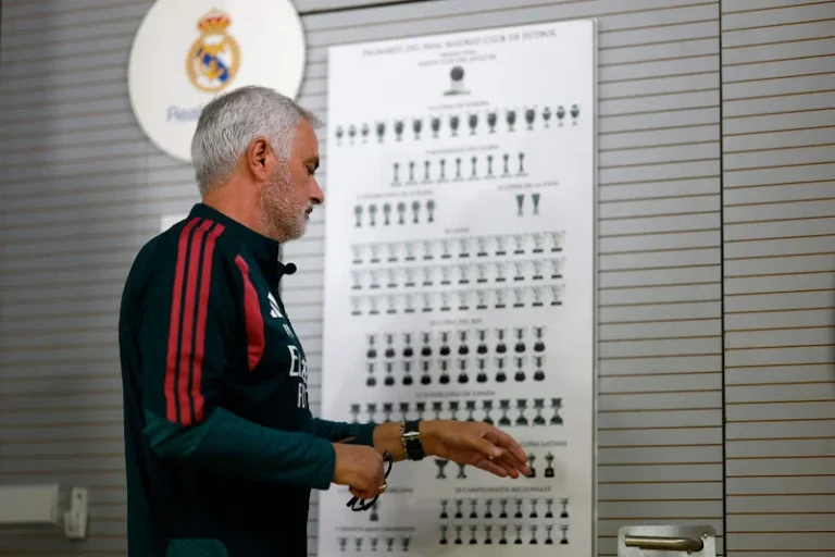 مورينيو يكشف تشكيلة ريال مدريد لمواجهة برشلونة في الدوري الإسباني