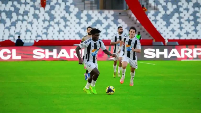 بعد 23 دقيقة فقط.. سبب غريب يُجبر الحكم على إنهاء مباراة في افتتاح الدوري الليبي