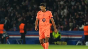 رودري يحذر زملاءه من تكرار أخطاء برشلونة أمام باريس سان جيرمان وريال مدريد