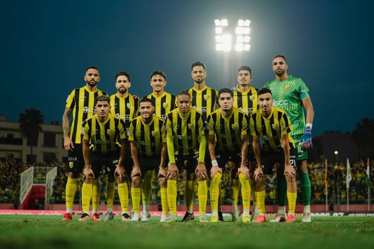 المغرب الفاسي يتعثر أمام أسيك ميموزا ويؤجل الحسم إلى مباراة الإياب