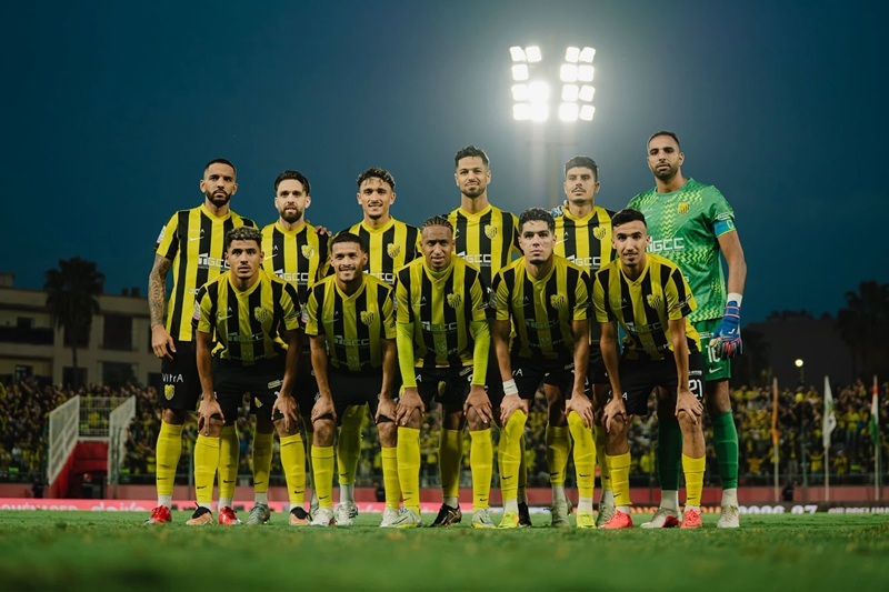 المغرب الفاسي يتعثر أمام أسيك ميموزا ويؤجل الحسم إلى مباراة الإياب