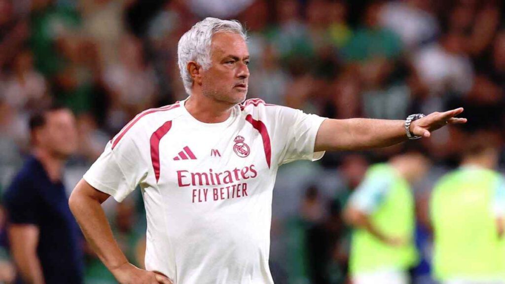 مورينيو ينتقد حكام الفيديو رغم الفوز على برشلونة