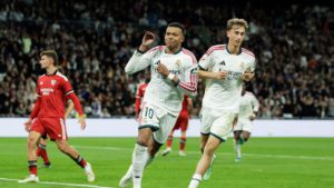 مدرب إشبيلية يهاجم التحكيم بعد الخسارة أمام ريال مدريد
