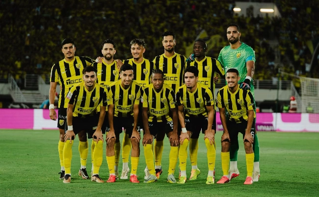 الكاف يستقر على الطاقم التحكيمي وملعب مباراة المغرب الفاسي ضد أسيك ميموزا